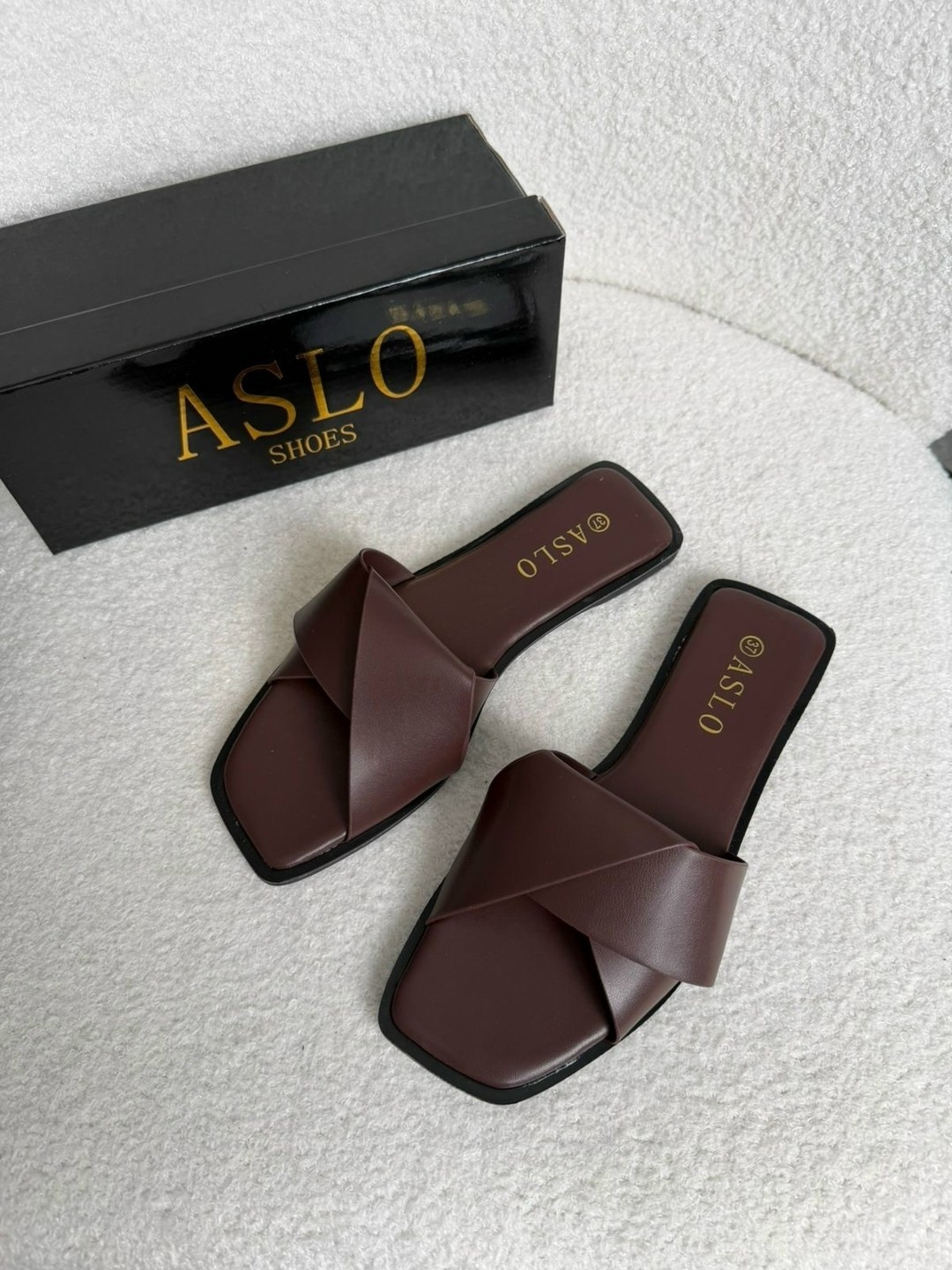 шлепанцы женские,,шлепанцы tendance,белые шлепанцы,женские шлепки