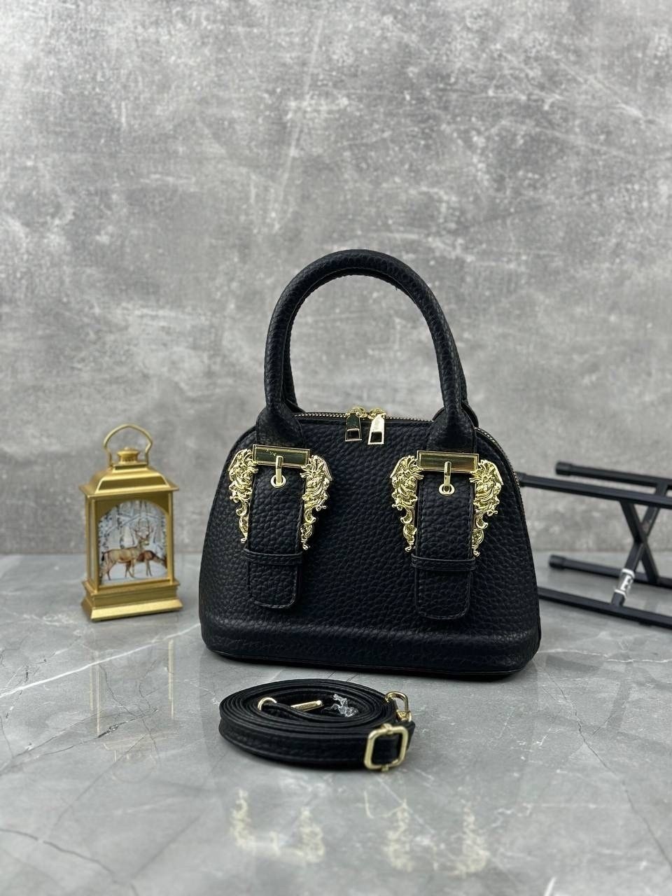 сумка сетчел с пряжкой baroque versace jeans couture,сумка versace jeans couture черный,сумка через плечо versace jeans couture черный,versace jeans couture сумка-тоут размера мини из искусственной ко