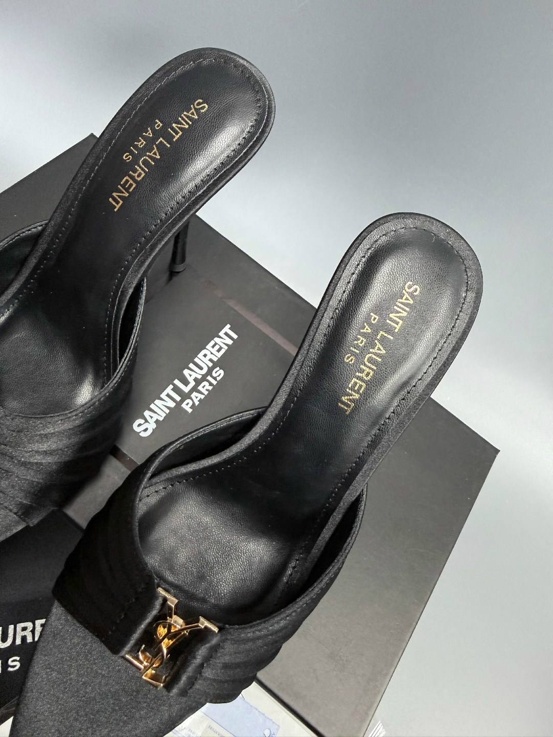 ,босоножки на каблуках,кожаные мюли,босоножки yves saint laurent,мюли на каблуке