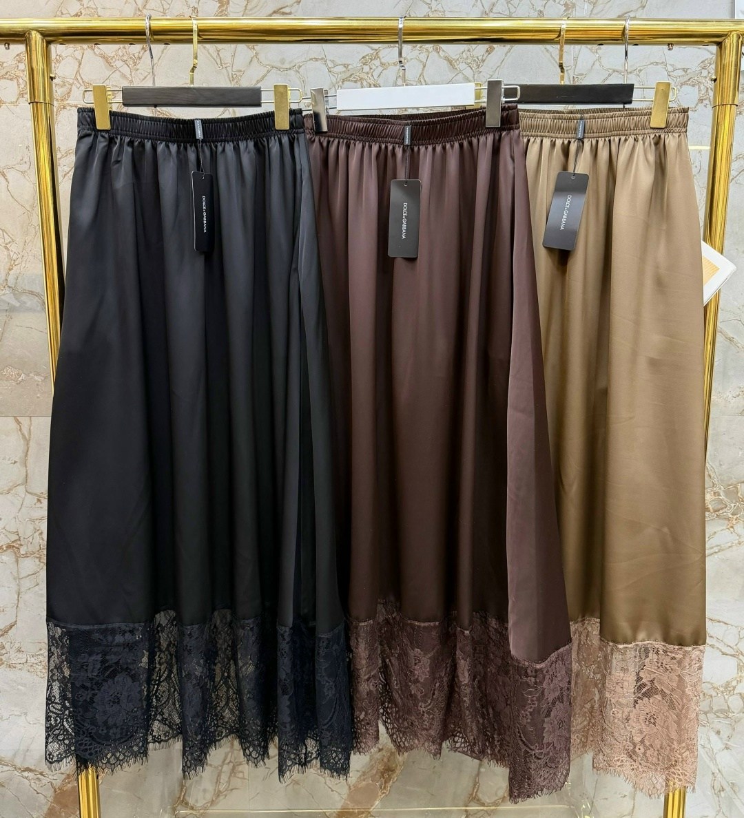 юбка миди с кружевной отделкой коричневый,pinko юбка миди с кружевной отделкой коричневый,кружевная юбка,атласная юбка с кружевом,атласная юбка миди в бельевом стиле