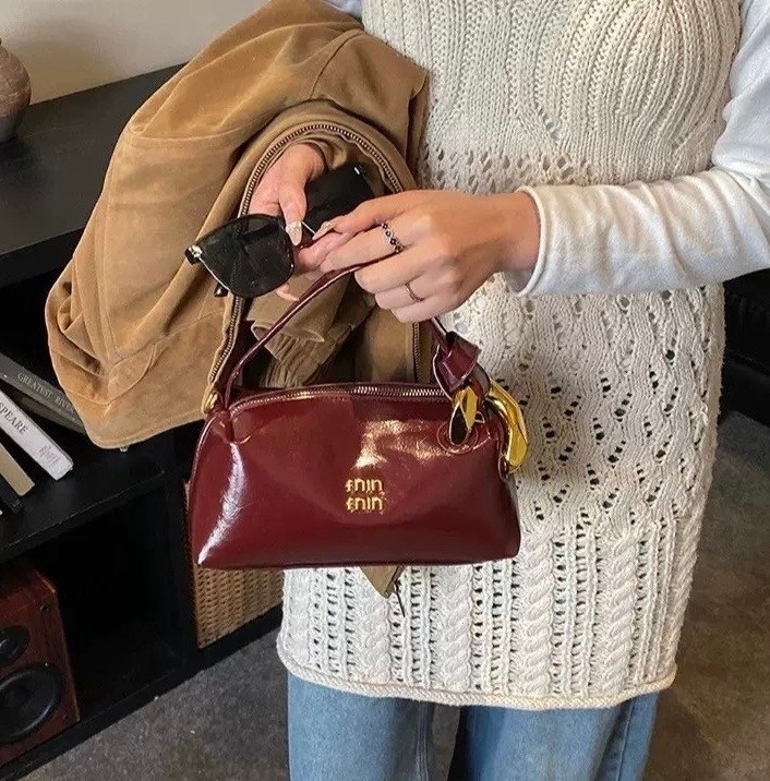 женская лакированная сумка miu miu 20x12 см black,сумка miu miu,сумка женская miu miu,сумка,женская сумка