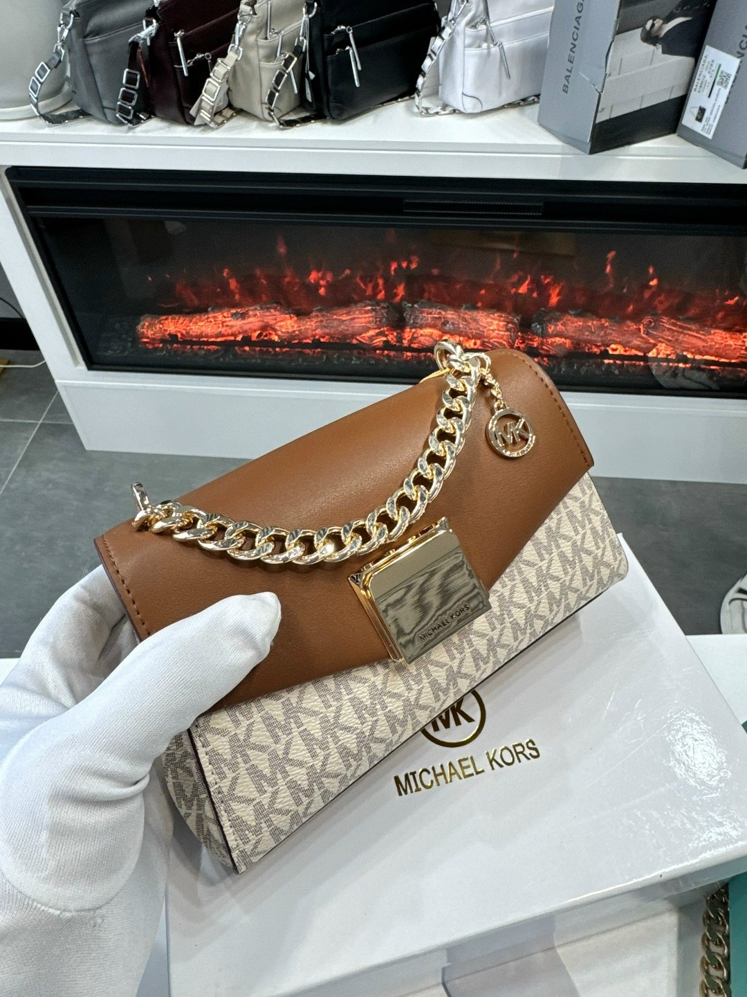 сумка на плечо michael kors,женская cумка michael kors,сумка michael kors,michael kors сумка багет,сумка michael kors женские сумки