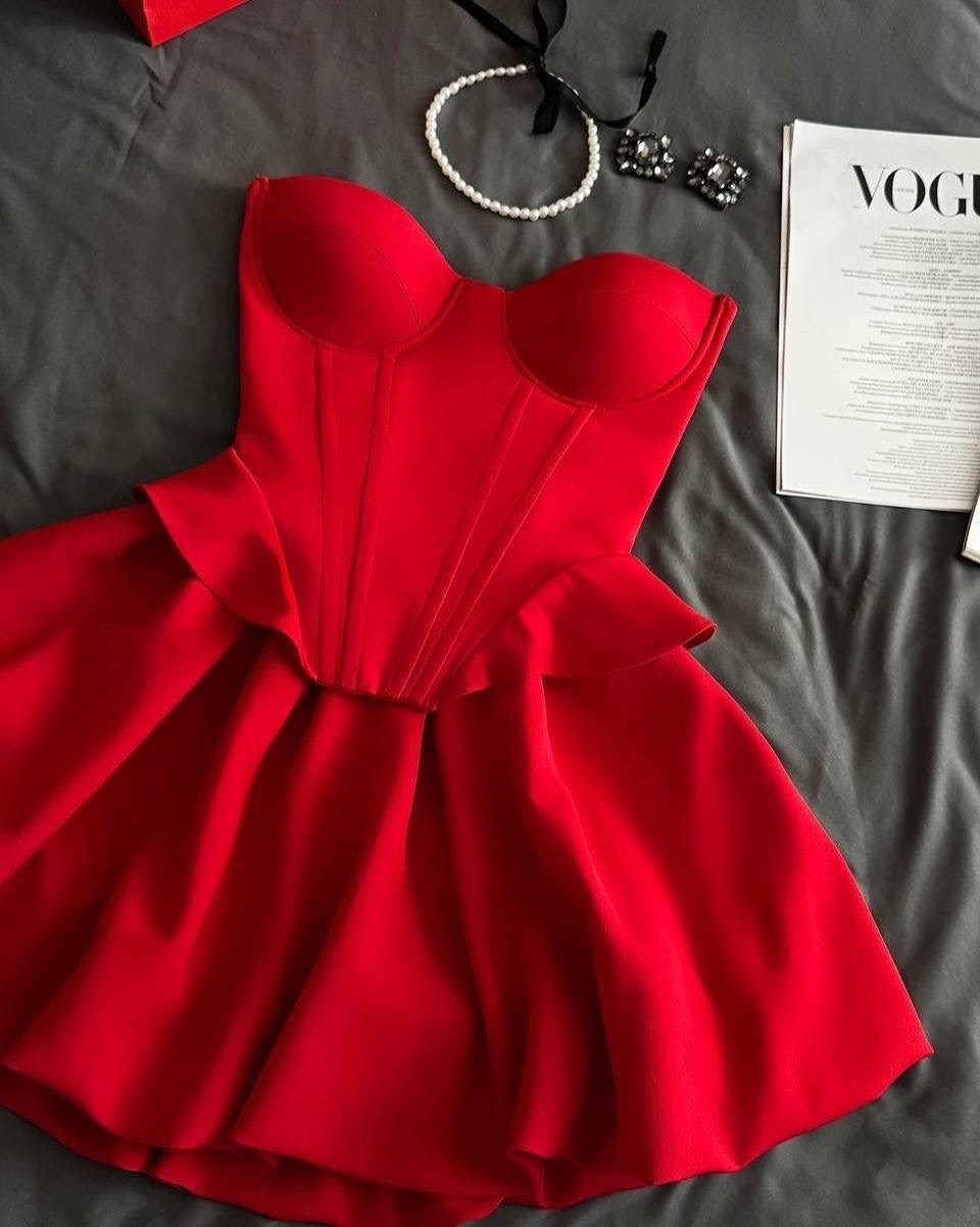 красное платье с корсетом,корсетное платье с пышной юбкой баллон красное,платье с корсетом,платье бюстье,бархатное платье с корсетом