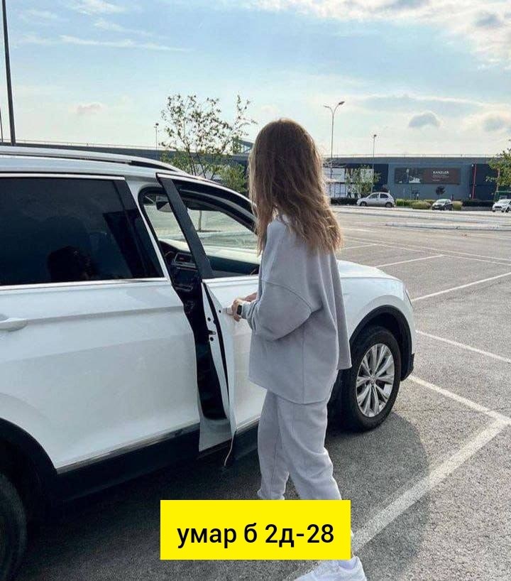 костюм в стиле oversize ,костюм спортивный женский,девушка в костюме оверсайз,женский костюм,костюм женский спортивный оверсайз двойка штаны и удлиненная кофта