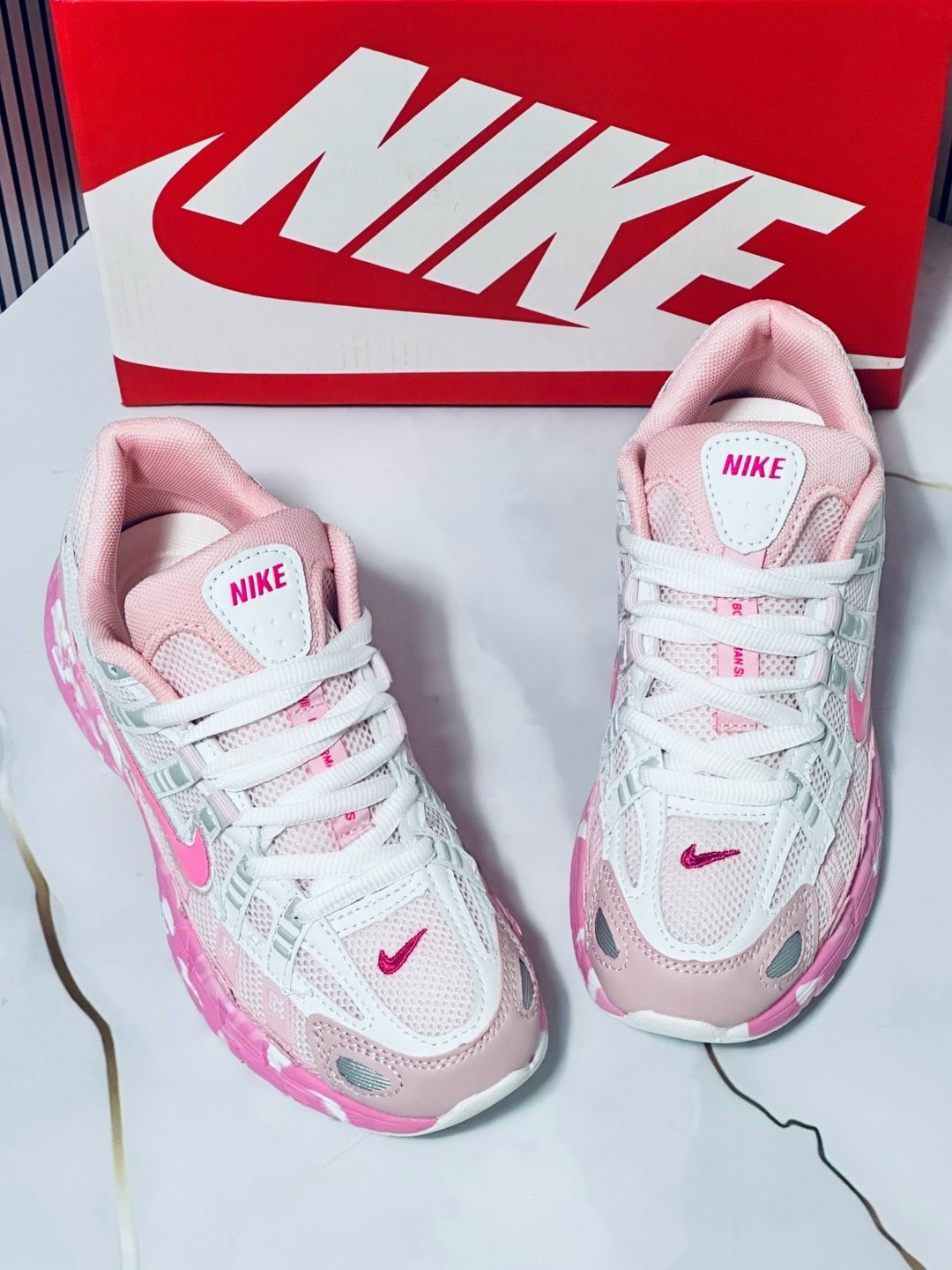 кроссовки nike initiator розовые,кроссовки nike женские,nike p-6000 кроссовки женские,кроссовки женский nike искусственные материалы,кроссовки для бега p-6000 с низким верхом белые фиолетовые розовые