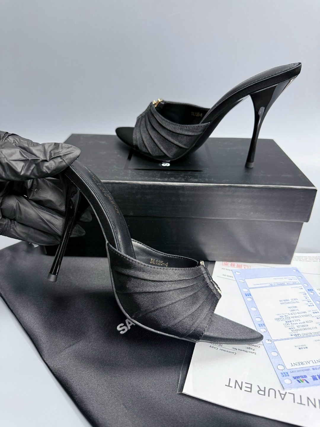 ,босоножки на каблуках,кожаные мюли,босоножки yves saint laurent,мюли на каблуке