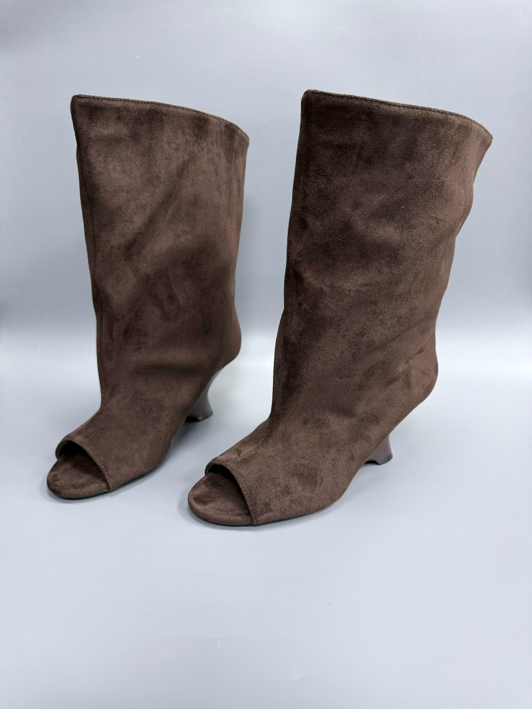 замшевые сапоги,,замшевые ботильоны,коричневые длинные сапоги в странном стиле с открытым носком,женские сапоги