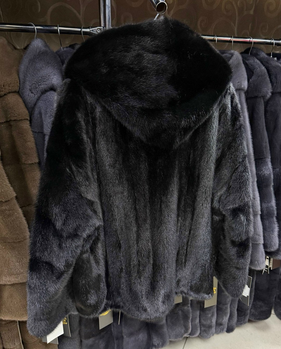 шуба норка,шуба норковая,шубка из меха европейской норки с капюшоном,шуба из норки,шубка из меха европейской норки с капюшоном цвет графит