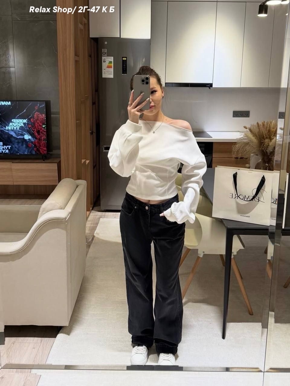 cropped off the shoulder sweatshirt,свитшот с открытыми плечами,мода модная,модные наряды,стильные наряды