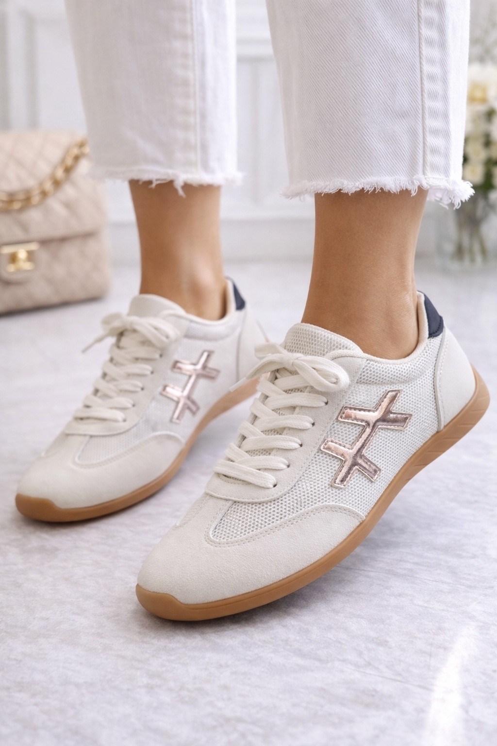 ,спортивная ,женские кроссовки,замшевые кроссовки, женская