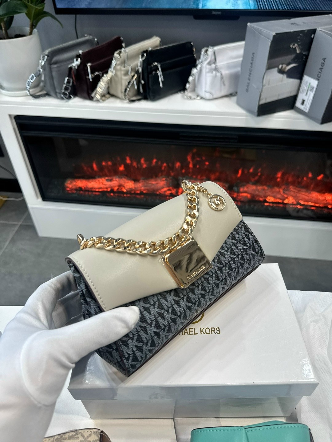 сумка на плечо michael kors,женская cумка michael kors,сумка michael kors,michael kors сумка багет,сумка michael kors женские сумки