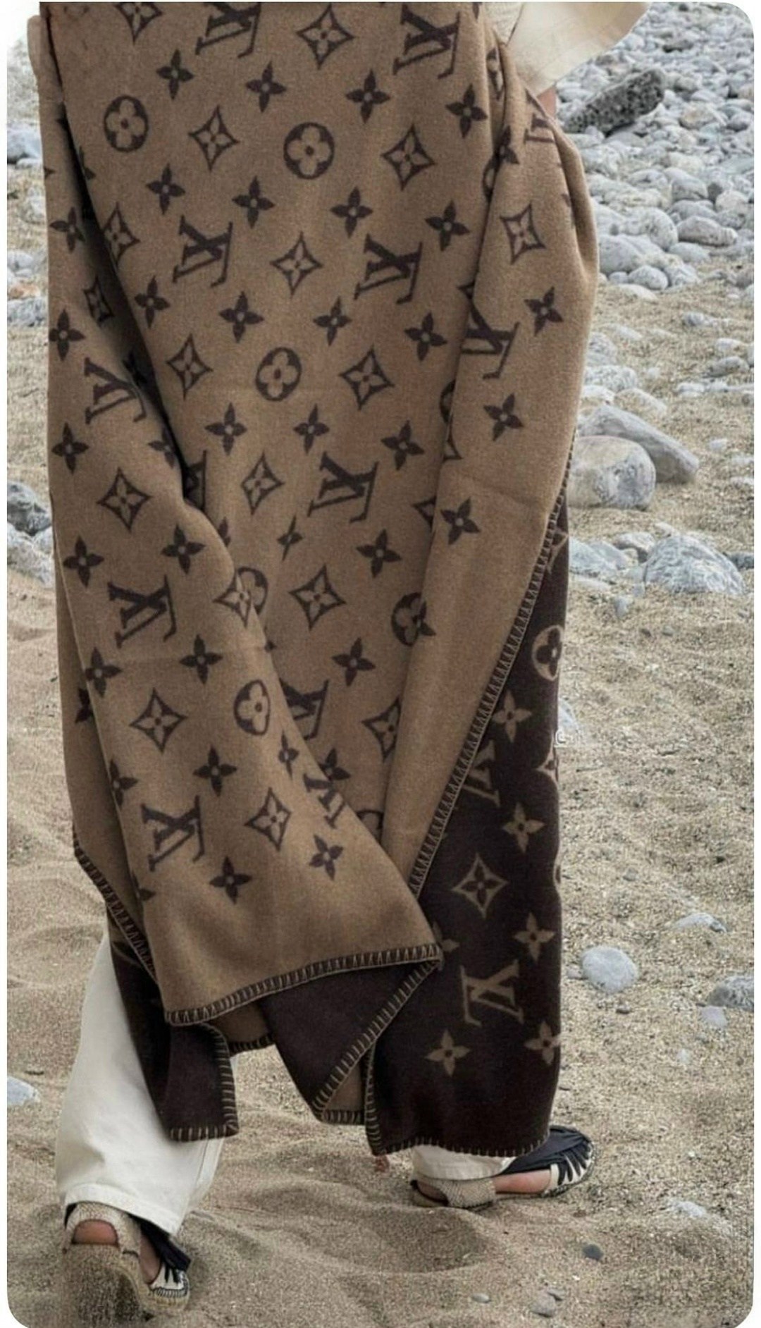 шарф louis vuitton,полотенце луи виттон,louis vuitton monogram,плед луи виттон,louis vuitton monogram wool blanket