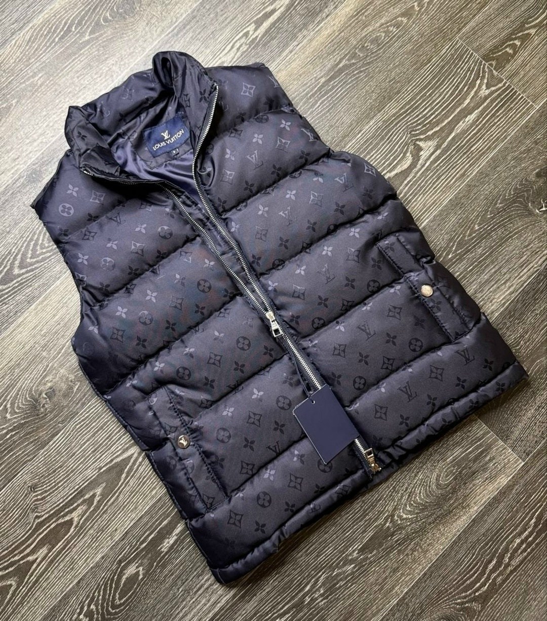 жилетка louis vuitton,жилет louis vuitton,жилетка луи виттон,мужской жилет louis vuitton,жилет louis vuitton мужской зимний 54ru