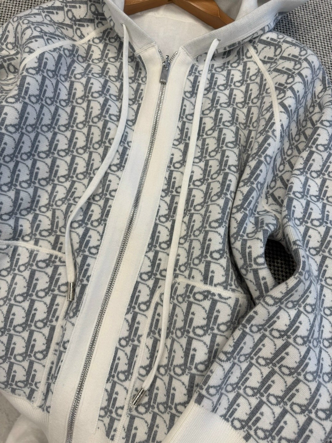 кофта диор,кардиган,женская двусторонняя куртка christian dior,женская кофта,кардиган с капюшоном