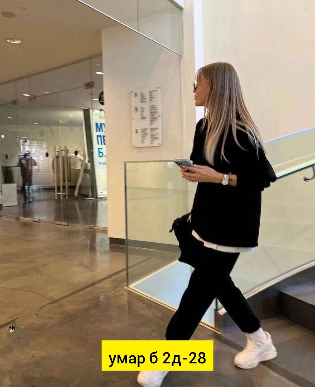 костюм в стиле oversize ,костюм спортивный женский,девушка в костюме оверсайз,женский костюм,костюм женский спортивный оверсайз двойка штаны и удлиненная кофта