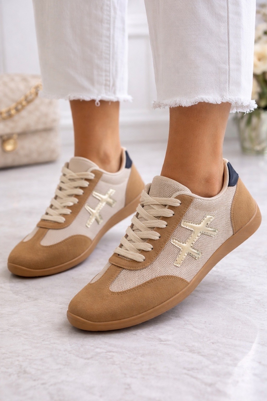 ,спортивная ,женские кроссовки,замшевые кроссовки, женская