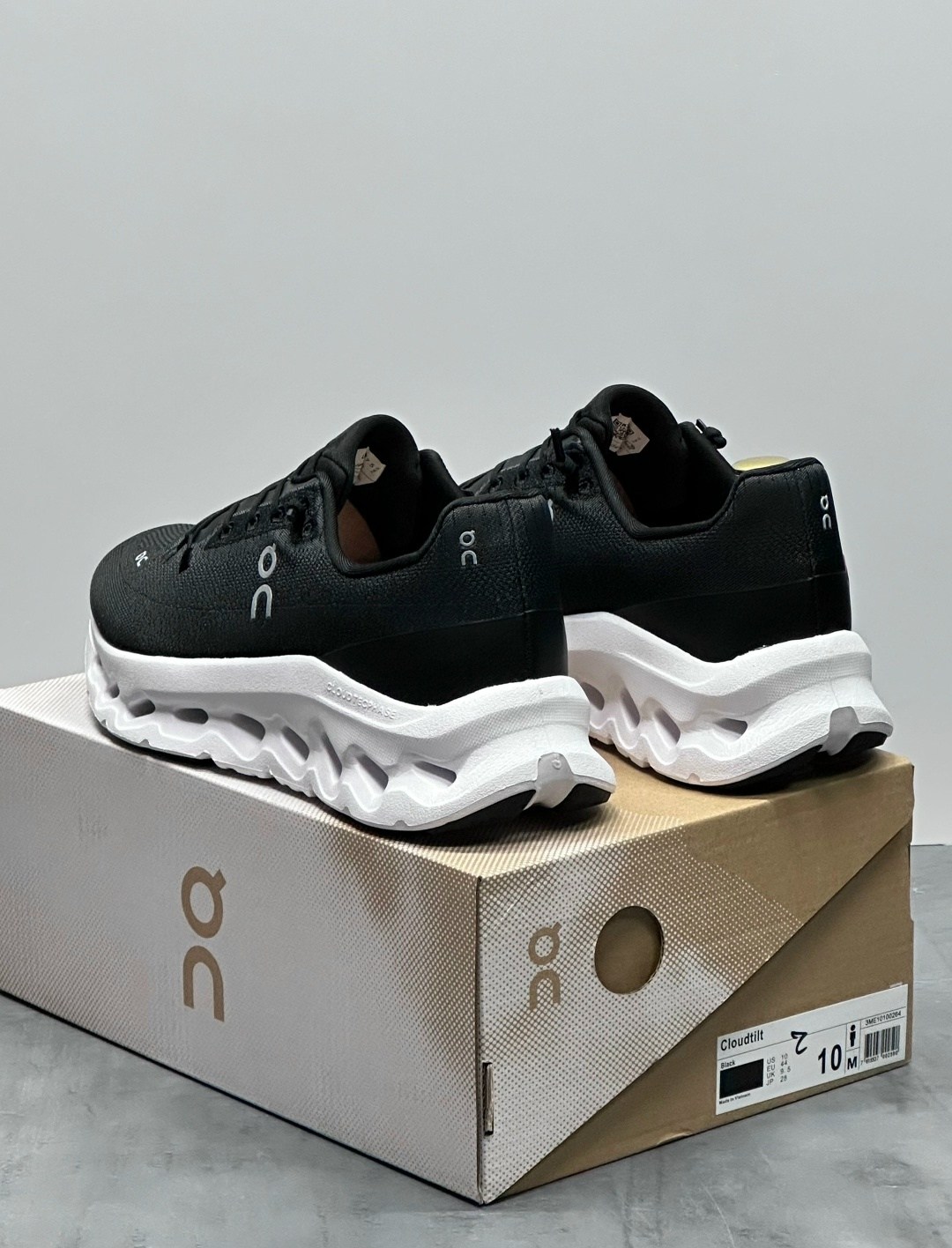 ,мужские кроссовки,кроссовки on,черные кроссовки,кроссовки женскиe