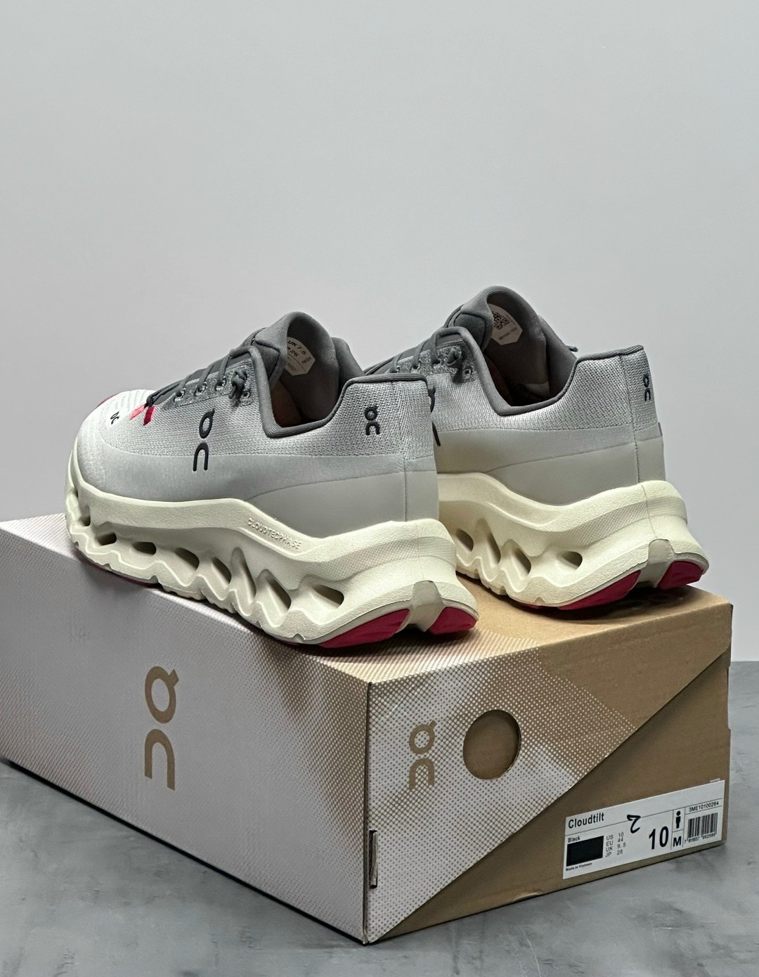 кроссовки,кроссовки on cloudtilt,кроссовки cloudtilt "cinder/sand" on running,дышащие кроссовки,кроссовки для бега