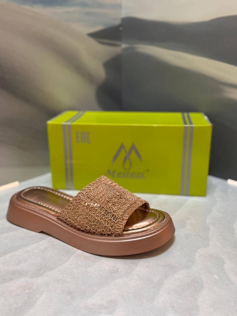 женские шлепанцы,,шлепанцы модные,шлепки летние со стразами,блестящие шлепанцы