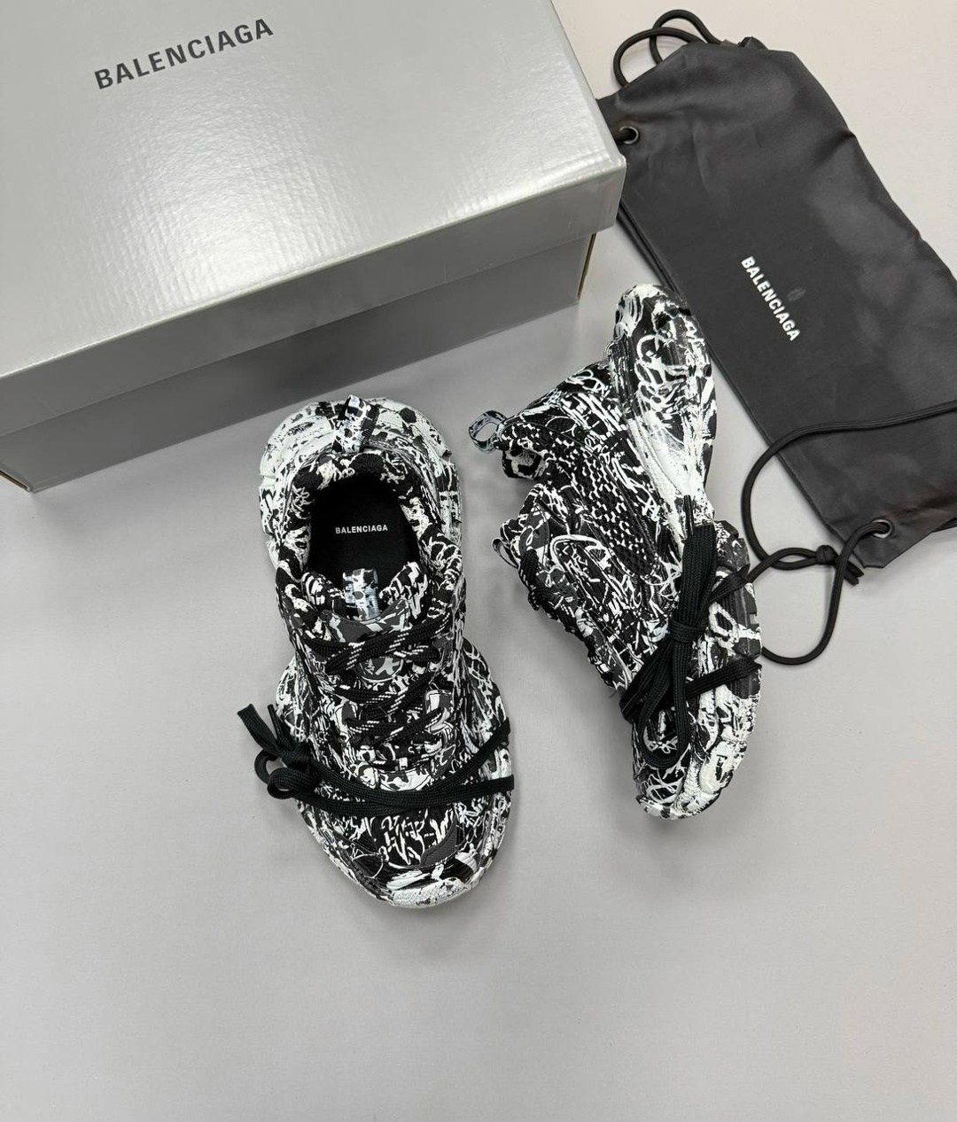 кроссовки balenciaga track sneaker 'graffiti - black white',кроссовки balenciaga,кроссовки balenciaga track,кроссовки balenciaga phantom sneaker 3xl,кроссовки track graffiti balenciaga черный