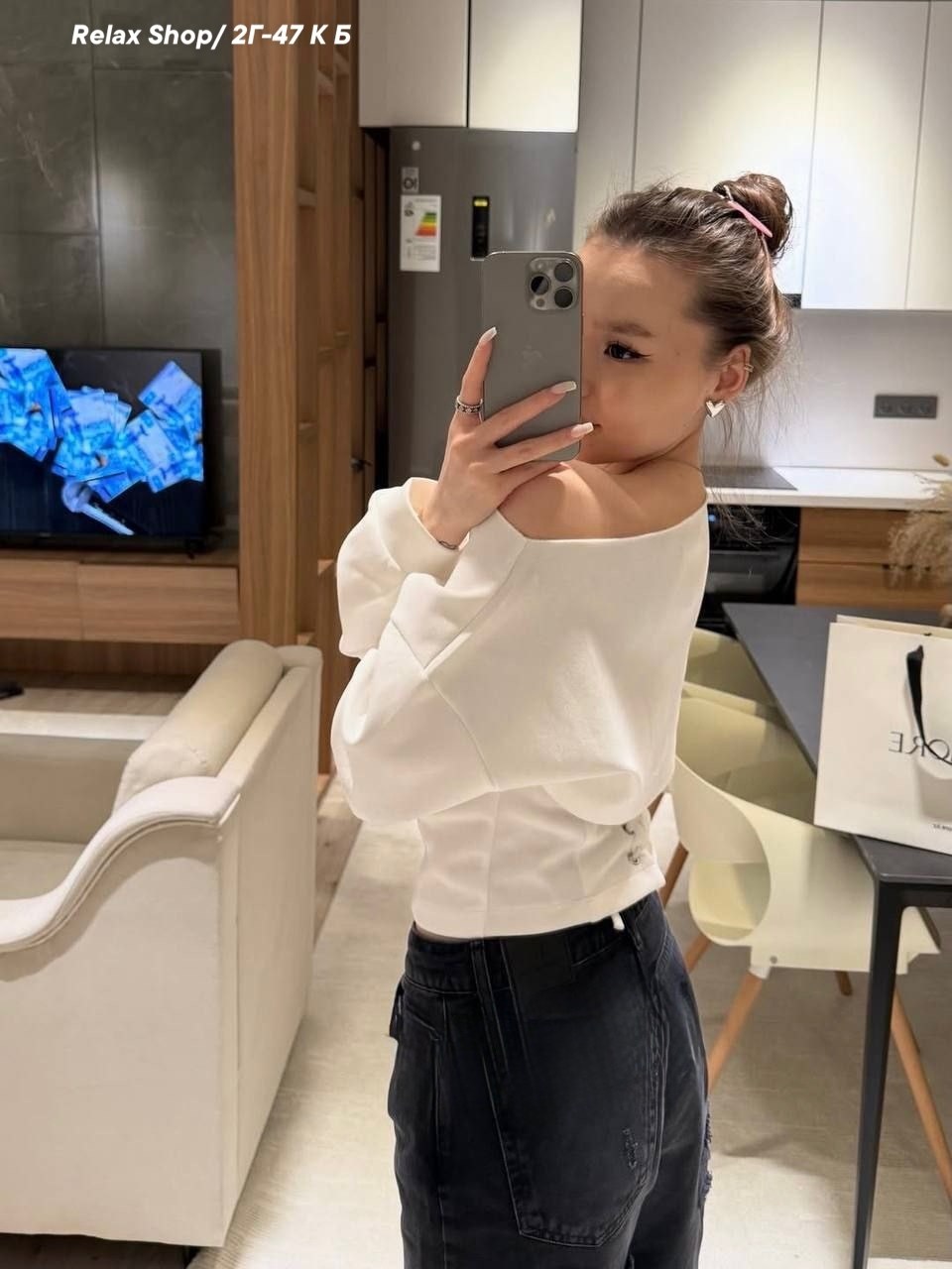 cropped off the shoulder sweatshirt,свитшот с открытыми плечами,мода модная,модные наряды,стильные наряды