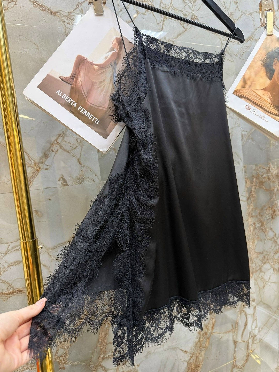 юбка миди с кружевной отделкой коричневый,pinko юбка миди с кружевной отделкой коричневый,кружевная юбка,атласная юбка с кружевом,атласная юбка миди в бельевом стиле