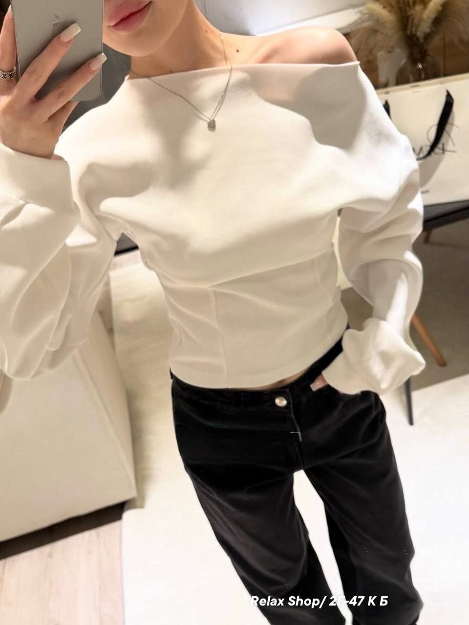 cropped off the shoulder sweatshirt,свитшот с открытыми плечами,мода модная,модные наряды,стильные наряды