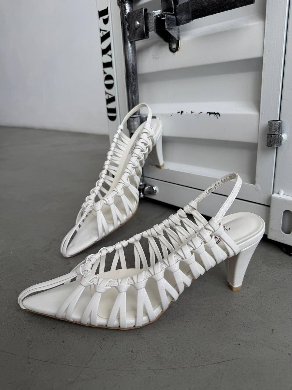 ,босоножки на каблуках,женские босоножки,сандалии босоножки,белые босоножки