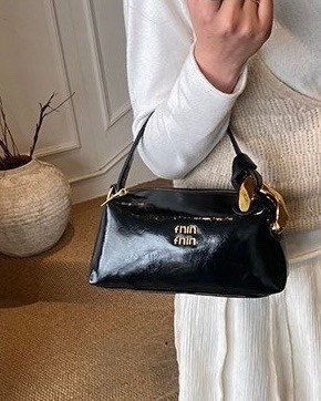 женская лакированная сумка miu miu 20x12 см black,сумка miu miu,сумка женская miu miu,сумка,женская сумка