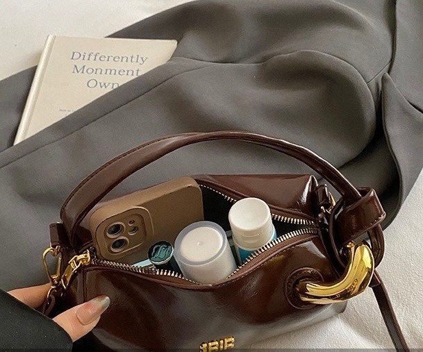 женская лакированная сумка miu miu 20x12 см black,сумка miu miu,сумка женская miu miu,сумка,женская сумка