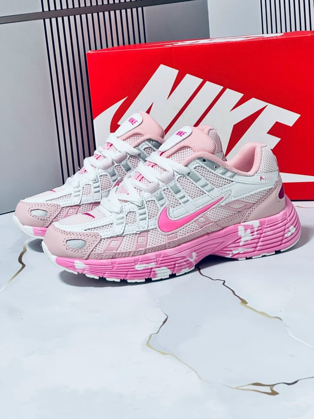 кроссовки nike initiator розовые,кроссовки nike женские,nike p-6000 кроссовки женские,кроссовки женский nike искусственные материалы,кроссовки для бега p-6000 с низким верхом белые фиолетовые розовые