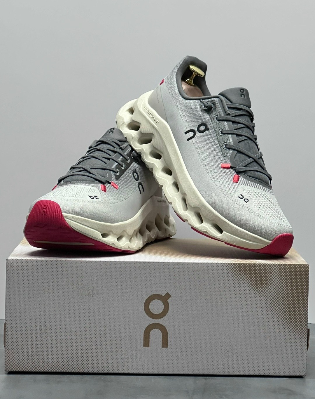 кроссовки,кроссовки on cloudtilt,кроссовки cloudtilt "cinder/sand" on running,дышащие кроссовки,кроссовки для бега