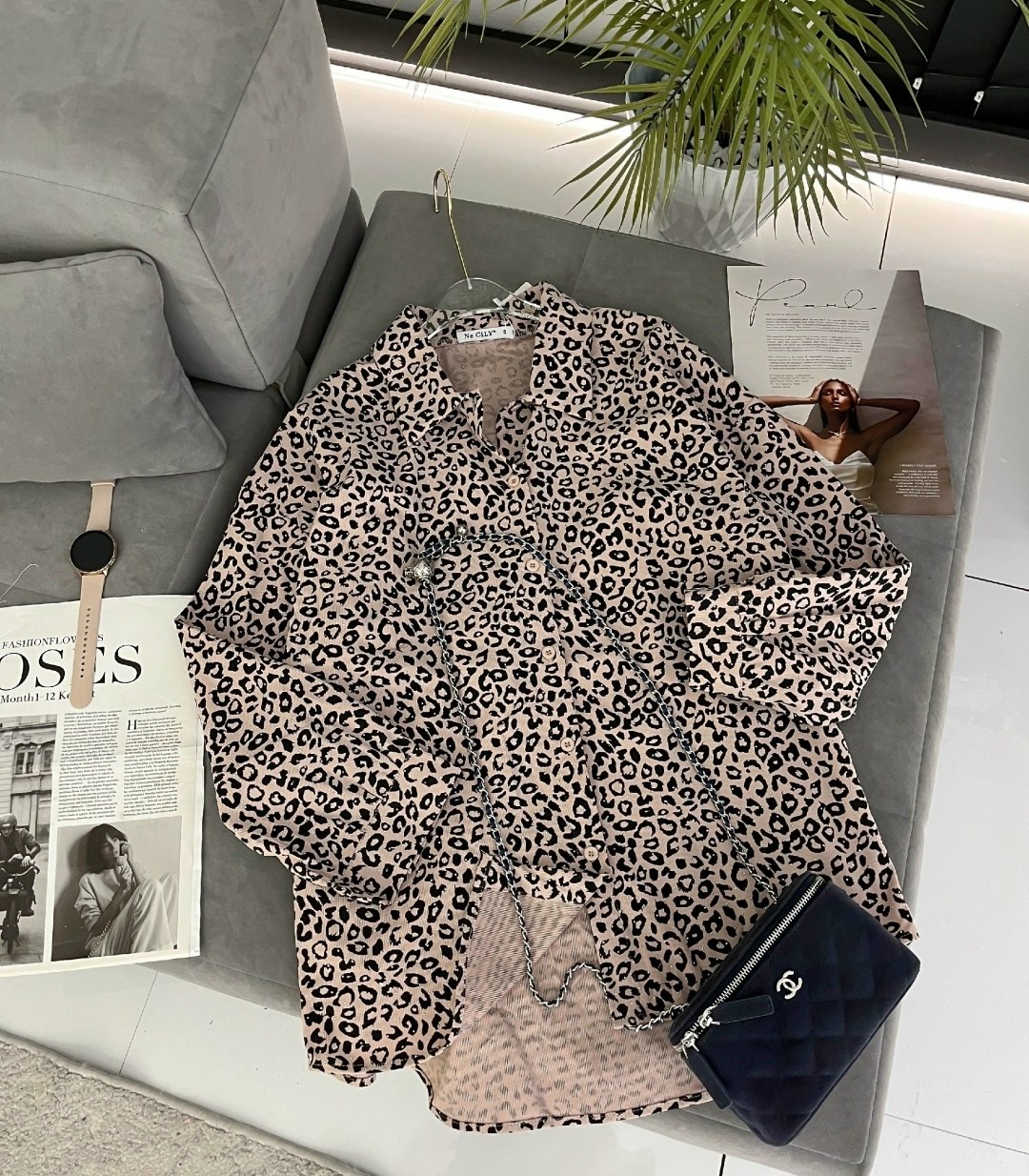 женская джинсовая куртка с леопардовым принтом с отложным воротником,рубашка с леопардовым принтом,рубашка леопардовая,женская джинсовая куртка с леопардовым принтом,женская рубашка с принтом