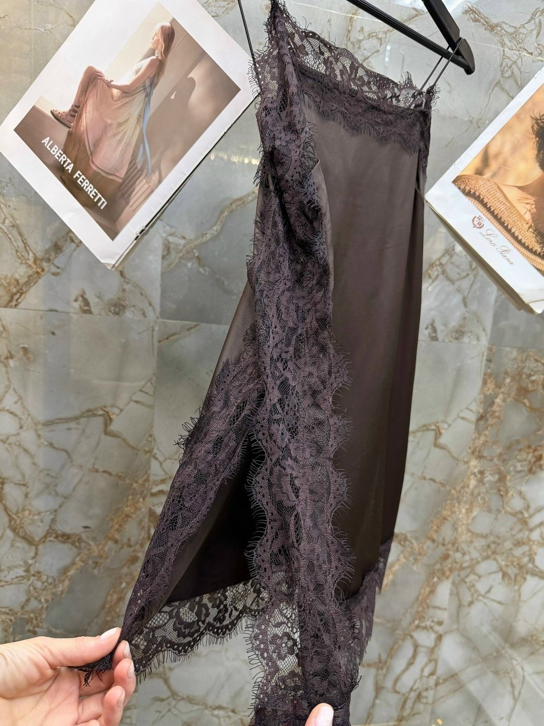 юбка миди с кружевной отделкой коричневый,pinko юбка миди с кружевной отделкой коричневый,кружевная юбка,атласная юбка с кружевом,атласная юбка миди в бельевом стиле