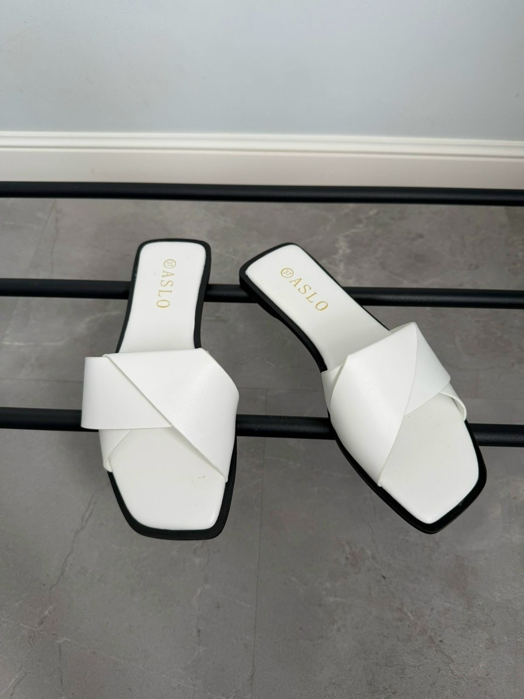 шлепанцы женские,,шлепанцы tendance,белые шлепанцы,женские шлепки