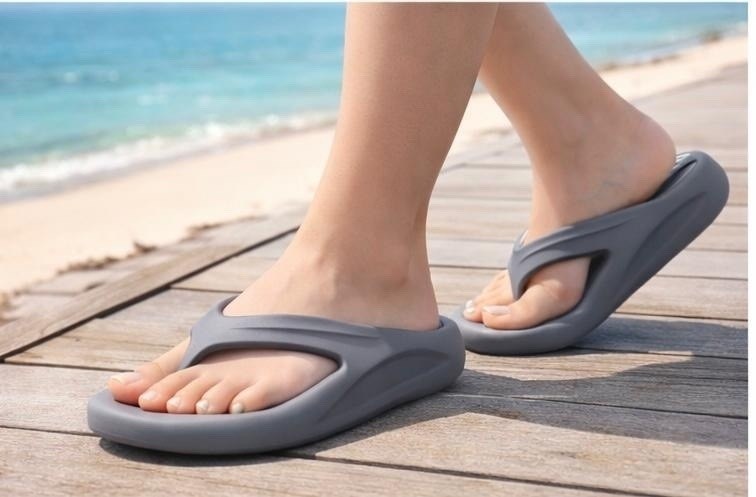 женские шлепанцы,,пляжная ,пляжные шлепанцы,шлепанцы летние