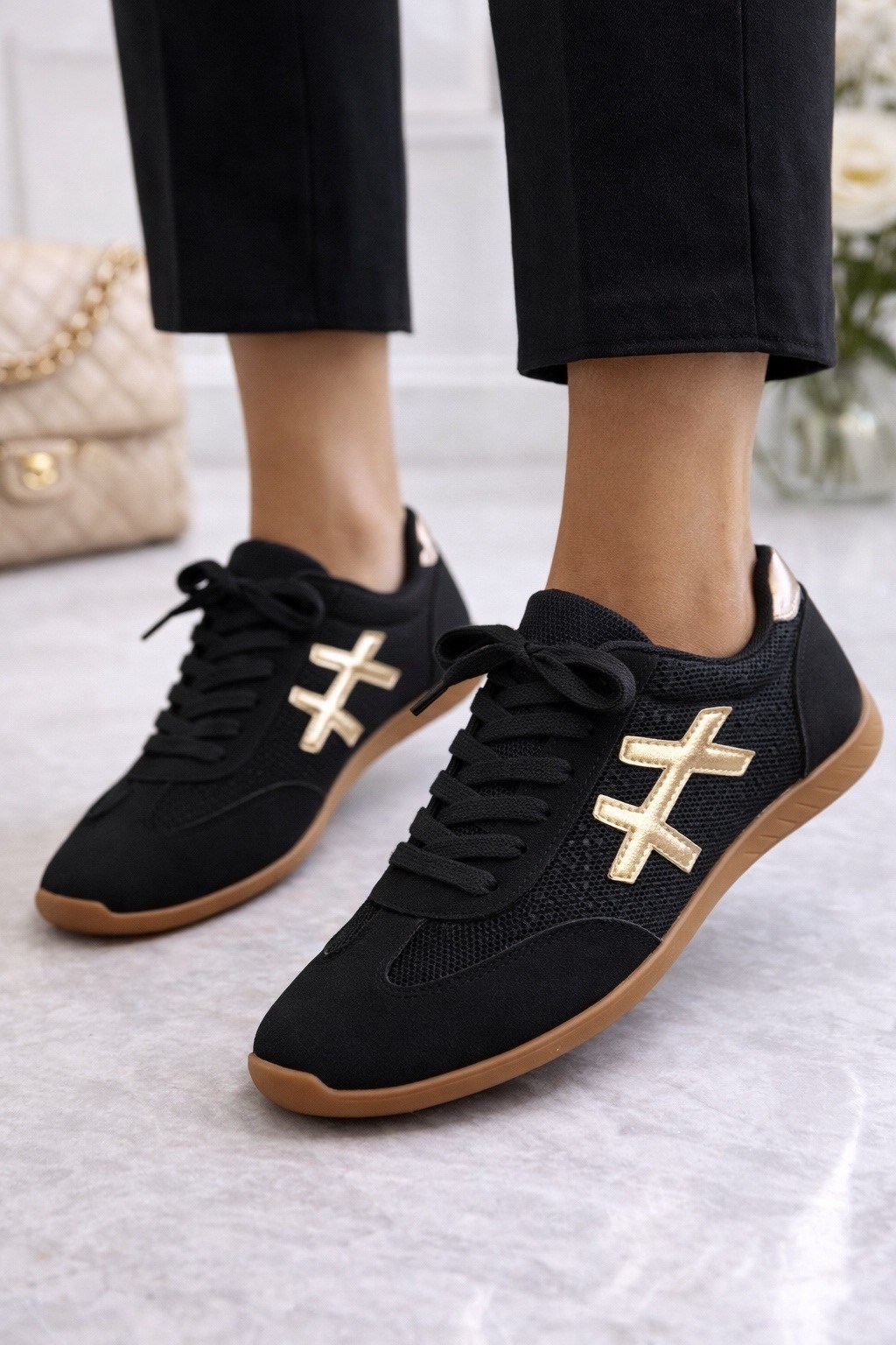 ,спортивная ,женские кроссовки,замшевые кроссовки, женская