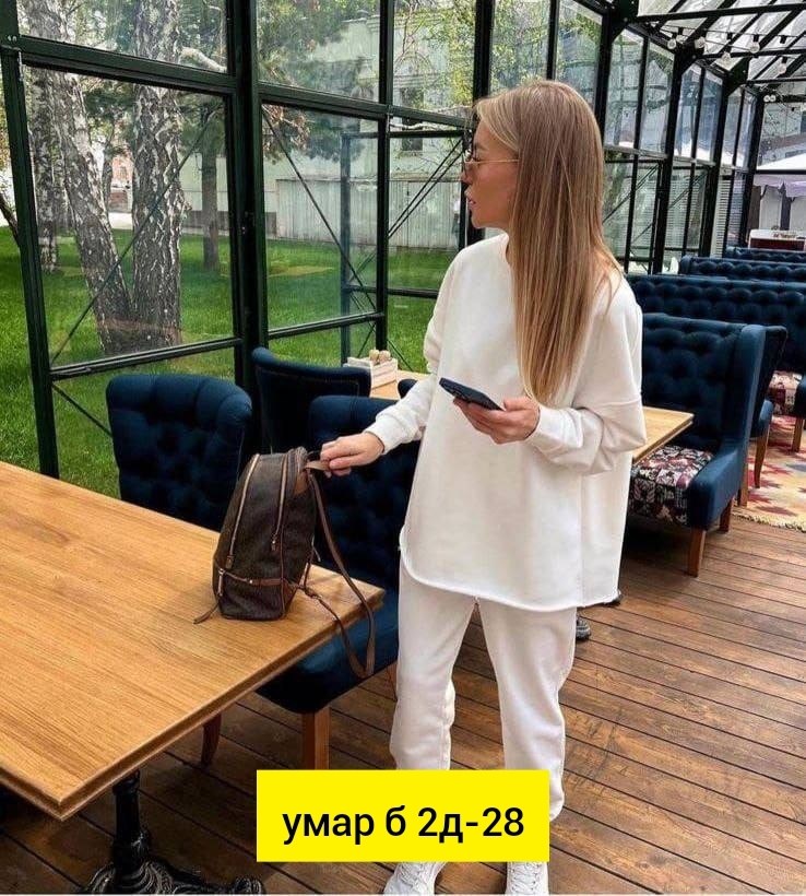 костюм в стиле oversize ,костюм спортивный женский,девушка в костюме оверсайз,женский костюм,костюм женский спортивный оверсайз двойка штаны и удлиненная кофта