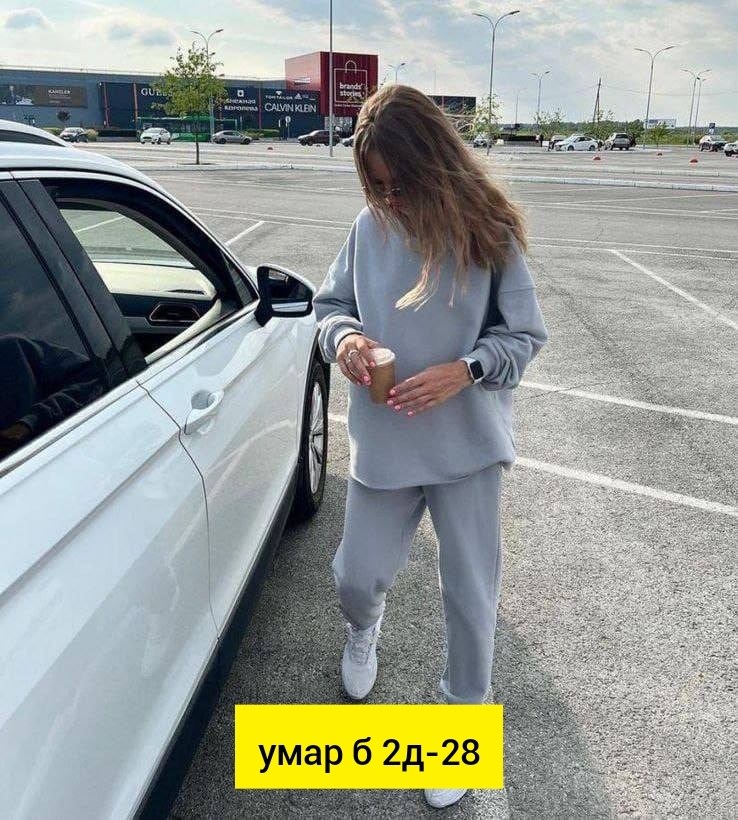 костюм в стиле oversize ,костюм спортивный женский,девушка в костюме оверсайз,женский костюм,костюм женский спортивный оверсайз двойка штаны и удлиненная кофта