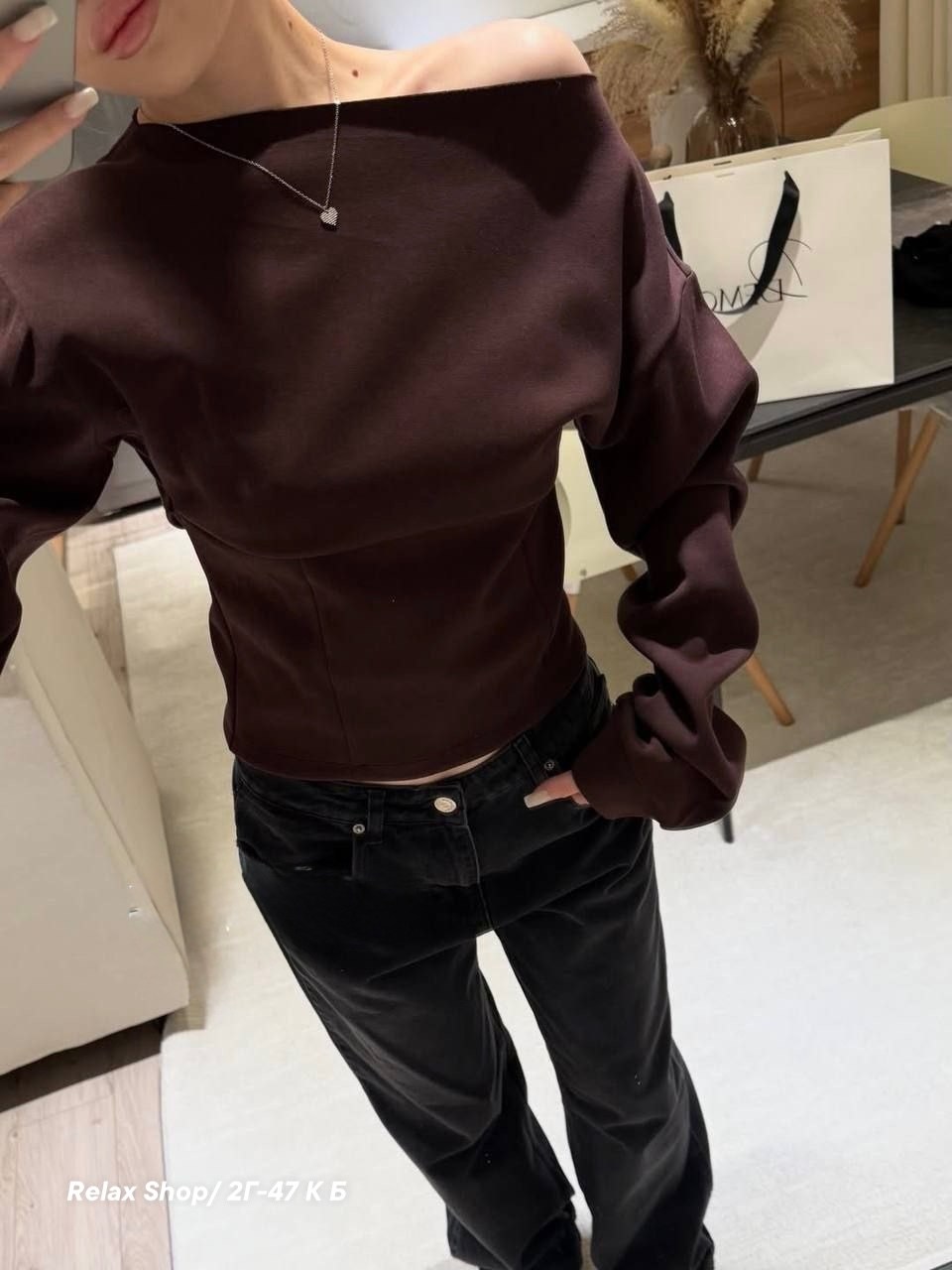 cropped off the shoulder sweatshirt,свитшот с открытыми плечами,мода модная,модные наряды,стильные наряды