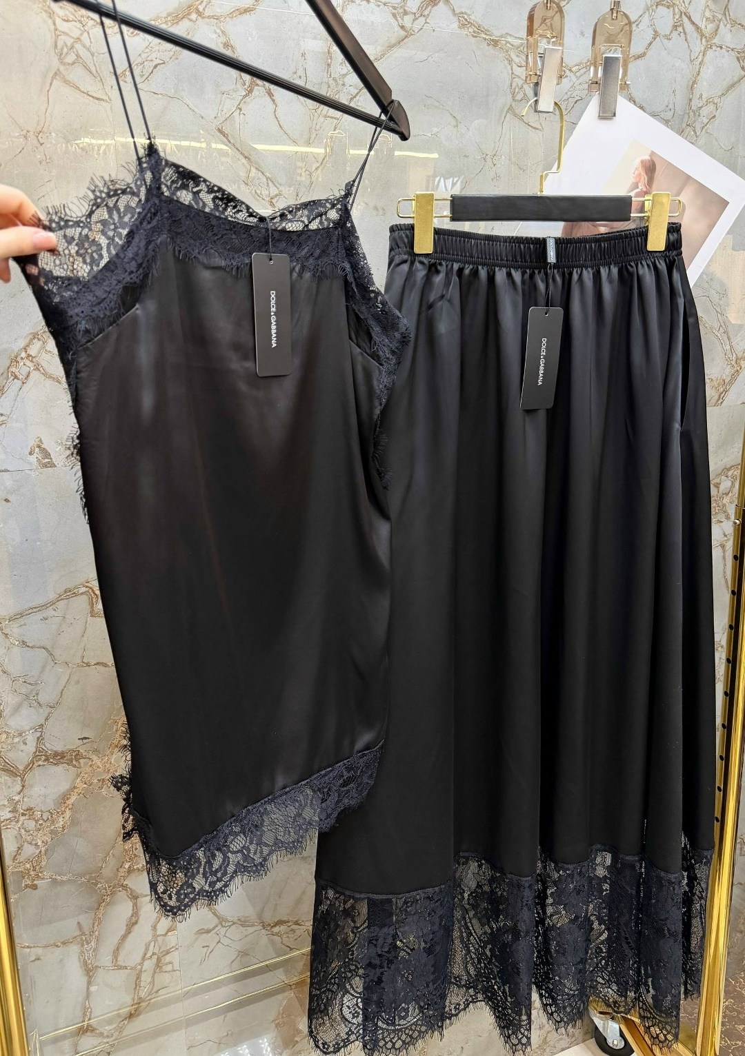 юбка миди с кружевной отделкой коричневый,pinko юбка миди с кружевной отделкой коричневый,кружевная юбка,атласная юбка с кружевом,атласная юбка миди в бельевом стиле