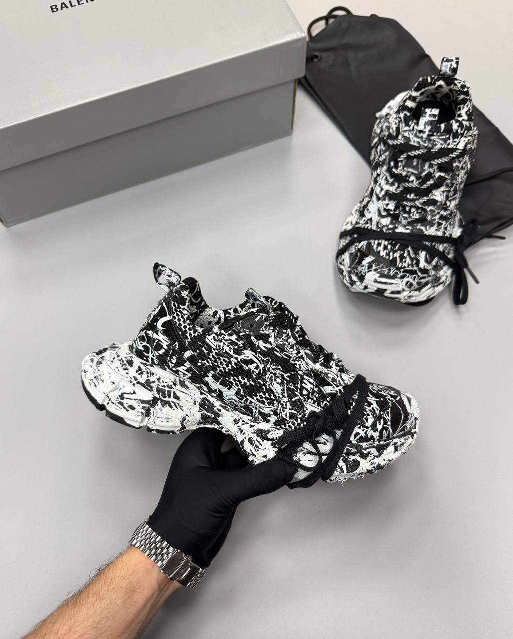 кроссовки balenciaga track sneaker 'graffiti - black white',кроссовки balenciaga,кроссовки balenciaga track,кроссовки balenciaga phantom sneaker 3xl,кроссовки track graffiti balenciaga черный