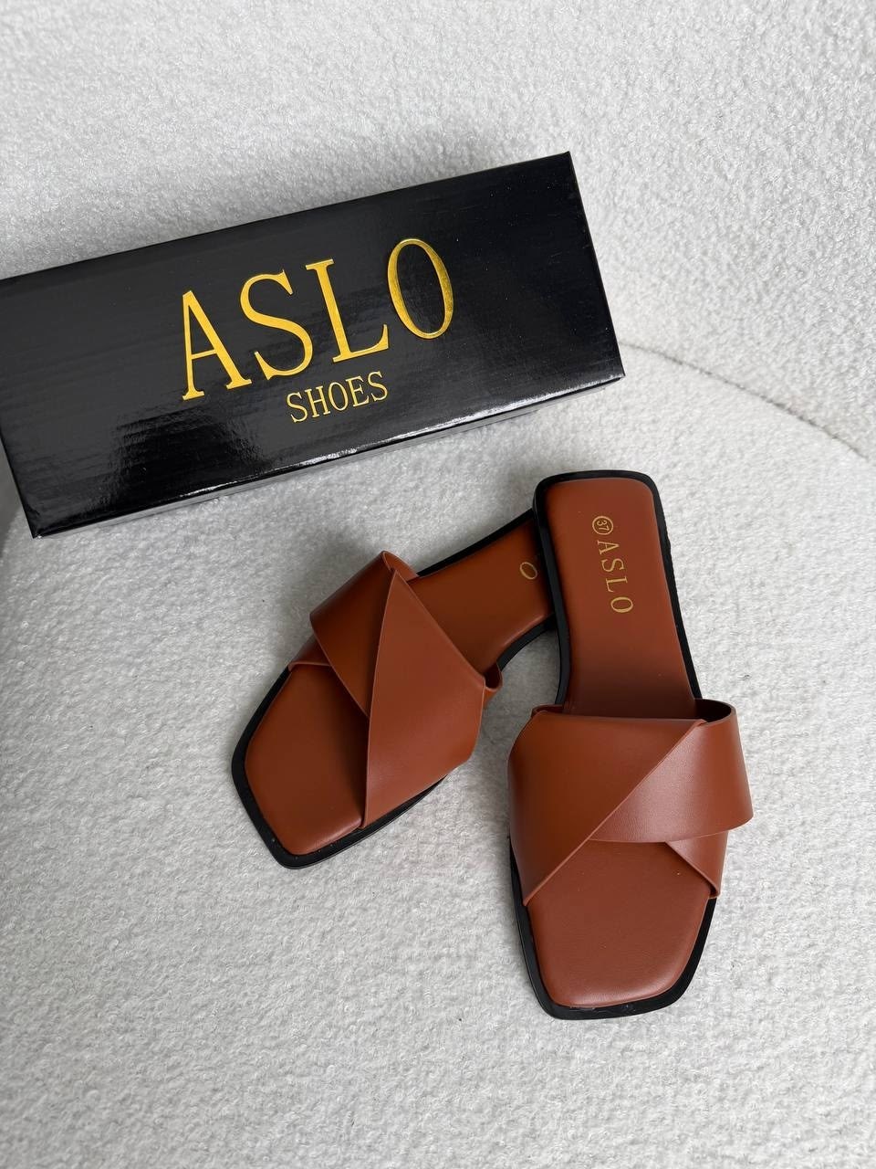 ,женские шлепанцы,модные шлепанцы,тапочки модные,шлепанцы летние