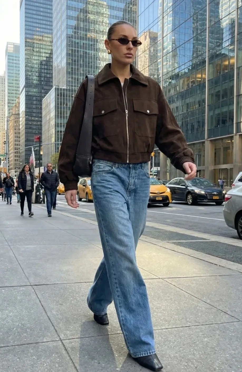 укороченный бомбер из экозамши love republic,куртка замшевая,куртка бомбер,бомбер из натуральной замши,бомбер женская куртка