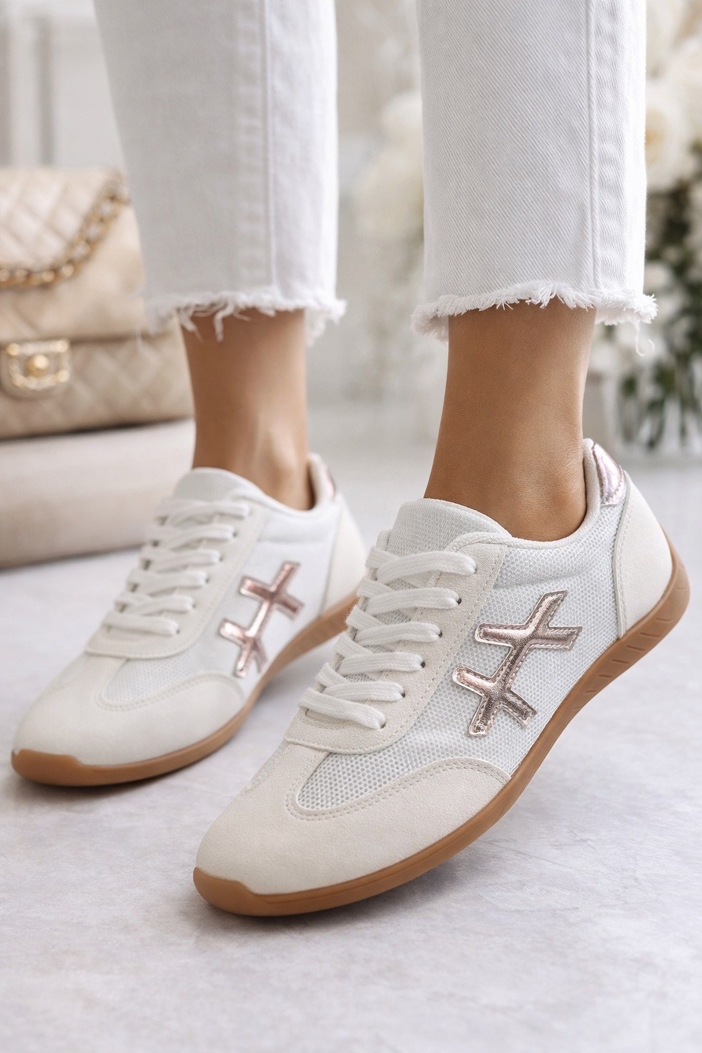 ,спортивная ,женские кроссовки,замшевые кроссовки, женская