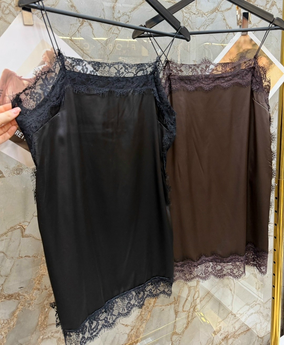 шелковая сорочка с кружевом,шёлковая майка с кружевом на бретельках,топ с кружевом,топ шелковый с кружевом,коричневое шелковое платье-комбинация с кружевом