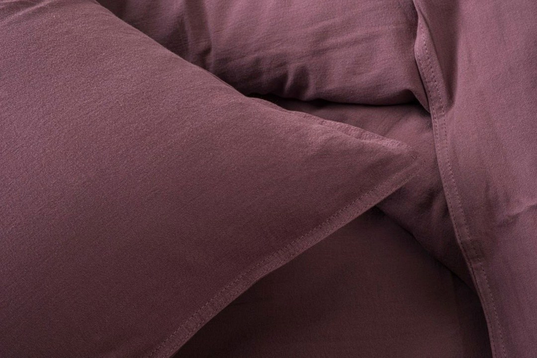 интерьер спальной,спальни дизайн,спальня декор,спальне,белье постельное