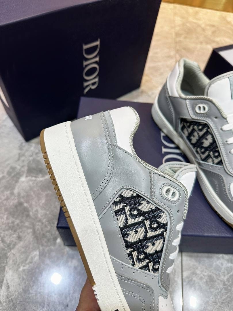мужские кожаные кроссовки christian dior серые с белым с надписями сбоку,кроссовки мужские"dior",кроссовки dior,кроссовки christian dior,мужские серые кроссовки christian dior b27