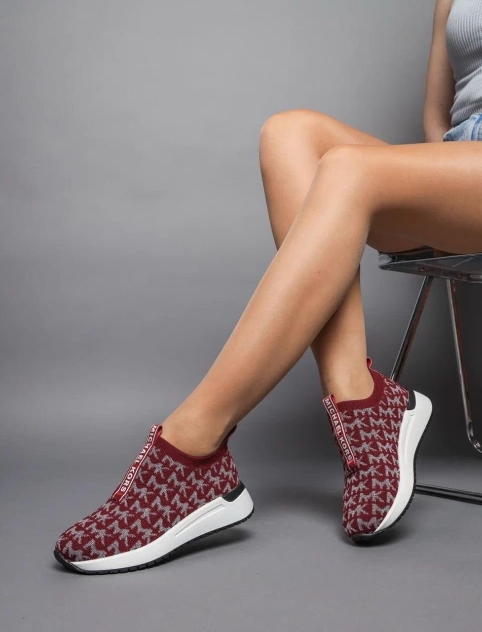 ,спортивная ,женская спортивная ,женские кроссовки,женская