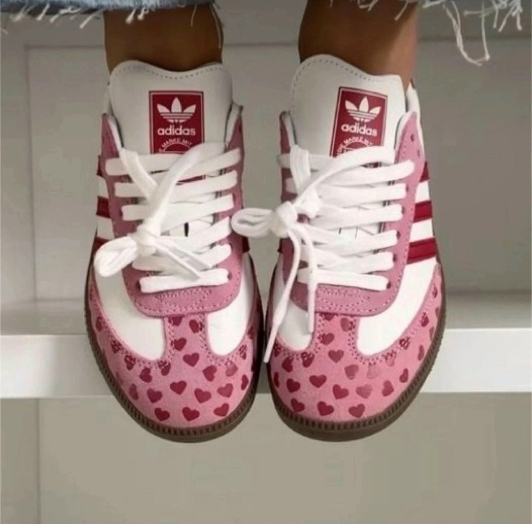 кроссовки женские adidas,кроссовки samba розовые сердечки adidas,кроссовки адидас с сердечками,кроссовки adidas,кроссовки samba adidas